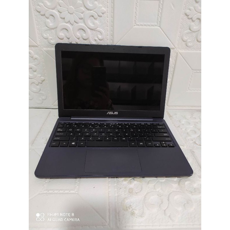 Netbook ASUS E203NAH 4GB Star Grey Second