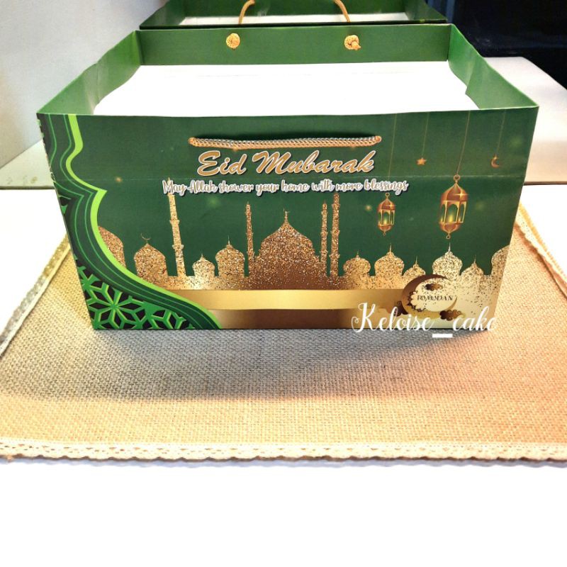 

PAPERBAG IDUL FITRI UKR 27CM X 22CM X 15CM