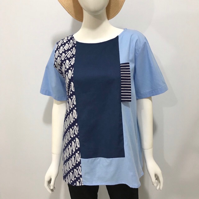 Blouse Fashion Amanda QQinian Katun Biru Muda Putih Blouse Fashion Amanda QQinian Katun Biru Muda Putih