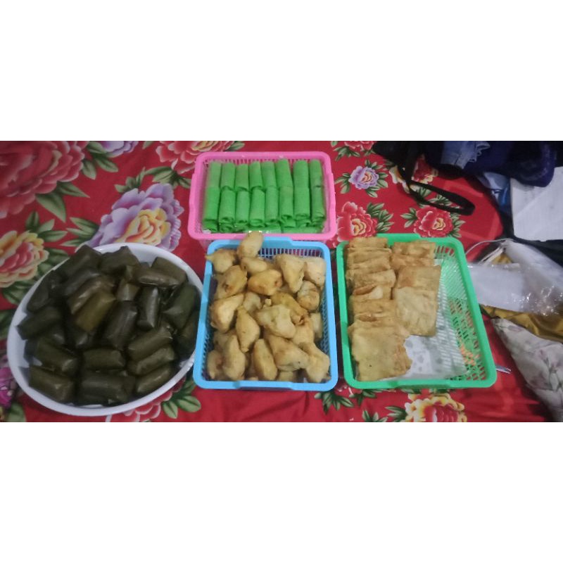 

terima pesanan aneka kue snack & catering