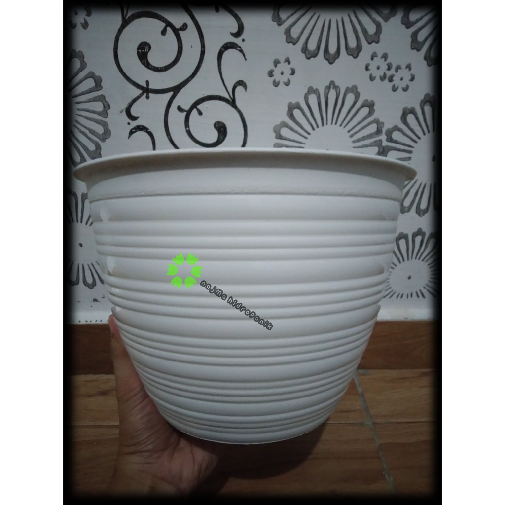 Pot Tawon 30 / Pot Guci Jet 30 Bunga