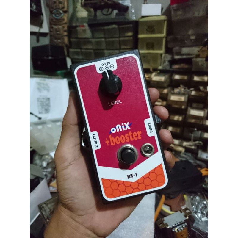 efek gitar murah Clean Booster OniX BT-1Bonus KLIP BATERAI  DC9V POLARITAS negative Center