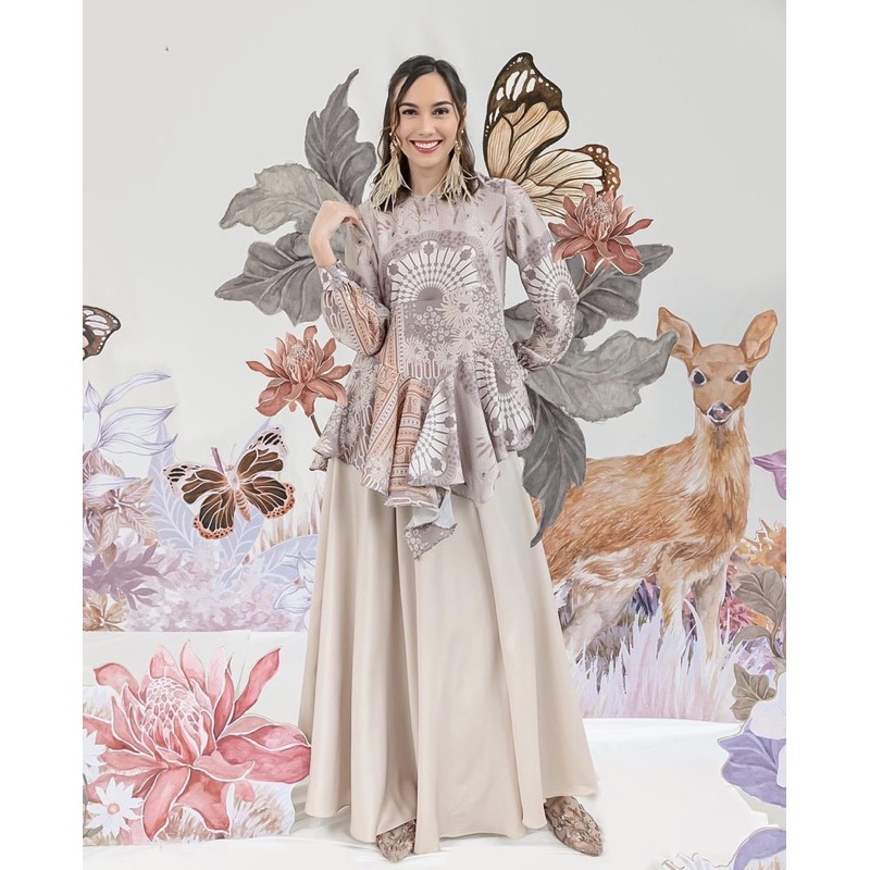 Kyra Blouse Wearing Klamby