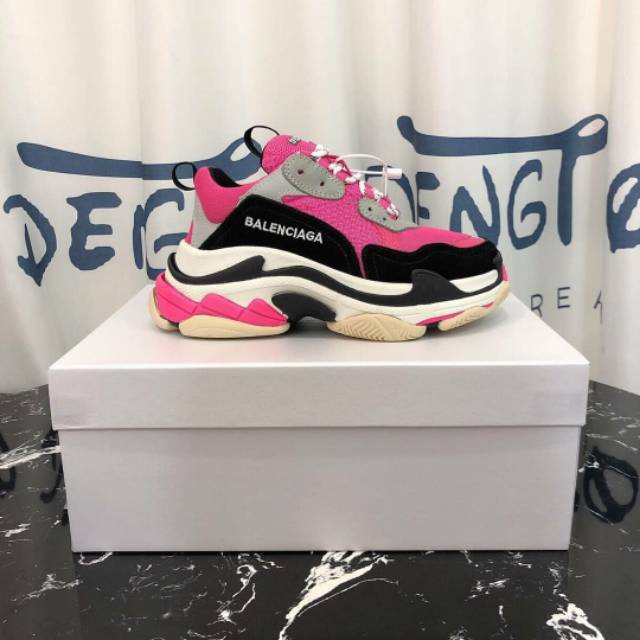 sepatu sport balenciaga