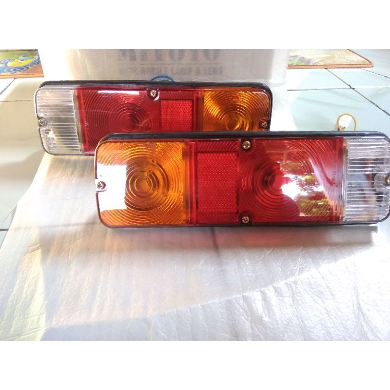 stoplamp kijang / stoplamp kijang super / stoplamp kijang kapsul / lampu rem kijang pick up