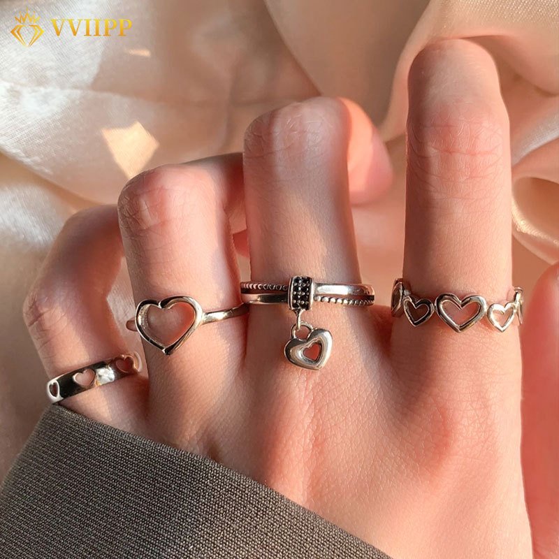 4pcs / Set Cincin Model Twist Hollow Hati Warna Silver Gaya Retro Untuk Wanita