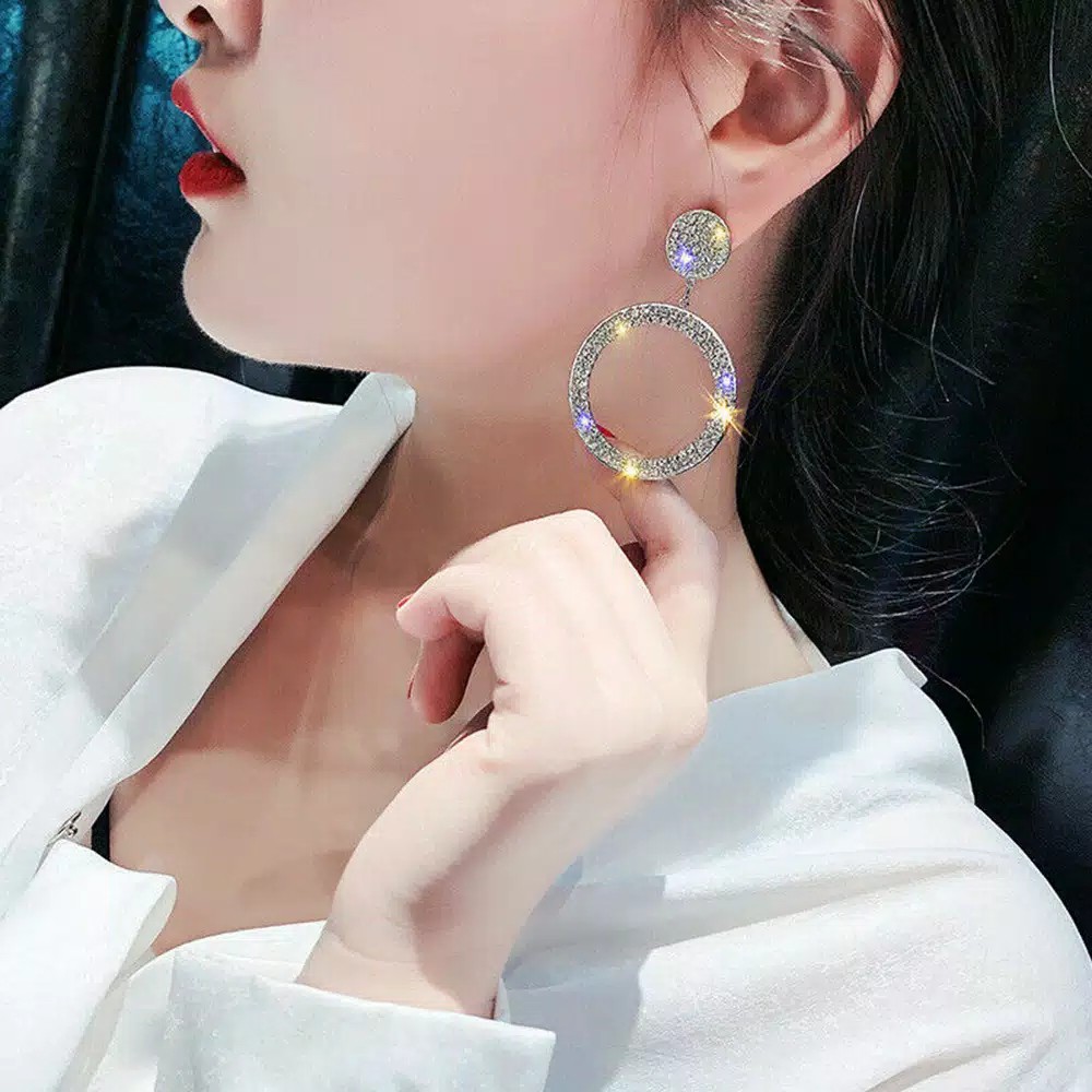 Anting Tusuk Bentuk Bulat Aksen Berlian Imitasi untuk Wanita