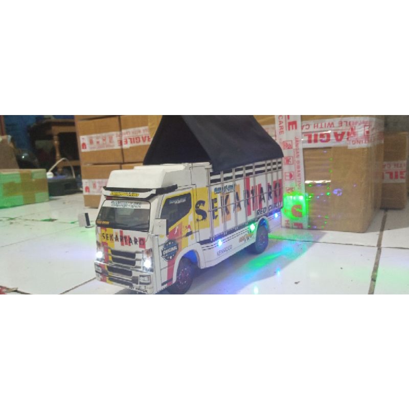 miniatur truk oleng sekartaro full spek, lampu terpal