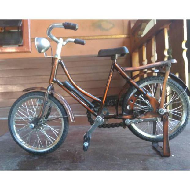 Miniatur Sepeda Onthel Cewek / Miniatur Sepeda Jawa - Sepeda Onthel