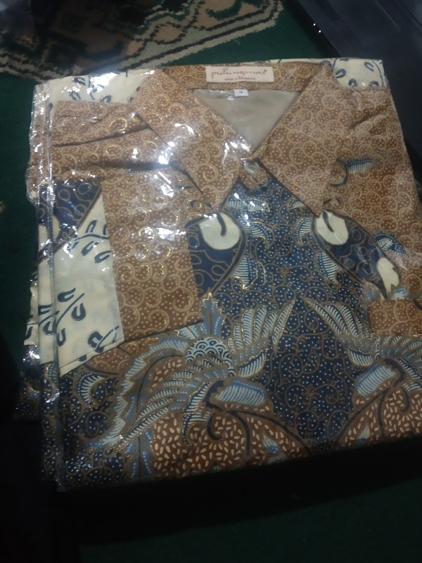 Baju Kemeja Batik Mangkubumi Semi Sutra Prada / High Quality Of Semi Sutra Batik.