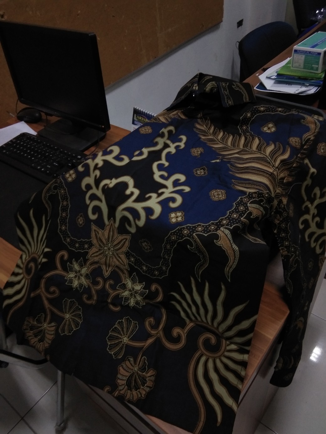 Krisno Mukti Navy Kemeja Batik Pria Lengan Panjang Full Furing Katun Halus Batu Raden