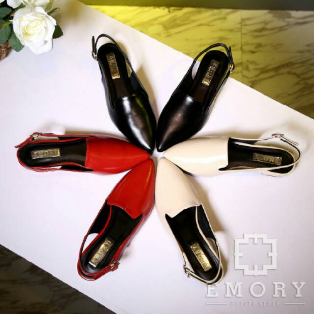 Sepatu emory