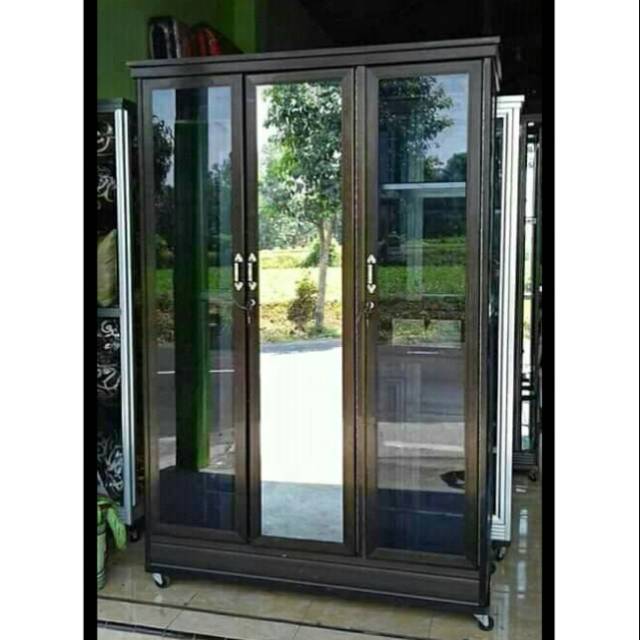 Almari baju aluminium