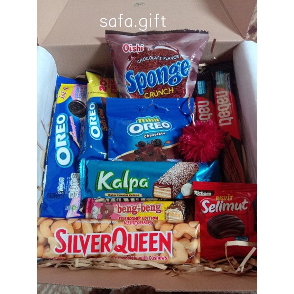 

COD/Hampers snack coklat/silverqueen/oreo/giftbox wisuda/murah/kartu ucapan
