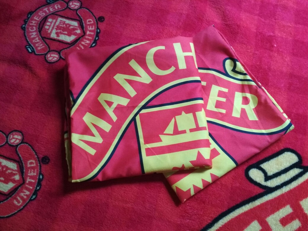 Sarung Bantal Manchester United, Real Madrid Bonita