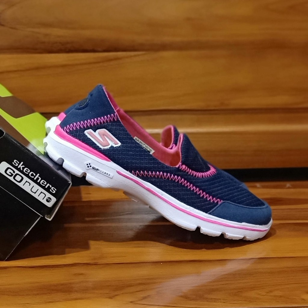 Sepatu wanita Sneakers import fashion slip on kerja santai murah terbaru gowalk running olahraga COD