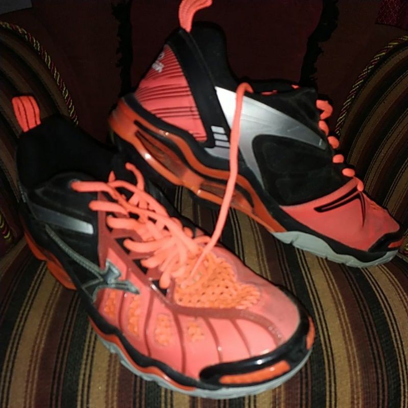 Sepatu volly MITZUDA