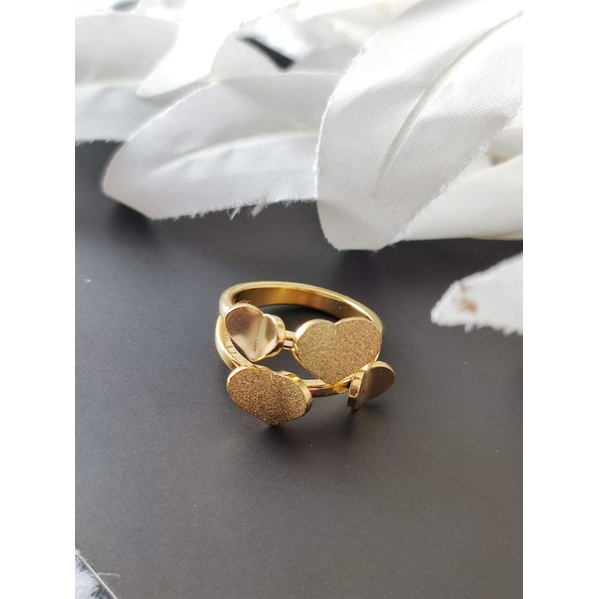 Cincin Fashion Titanium Warna Emas Wanita X4