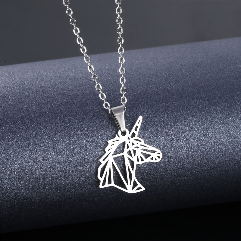 Eropa dan Amerika populer 304 stainless steel hollow unicorn kalung wanita trendi wanita internet pe