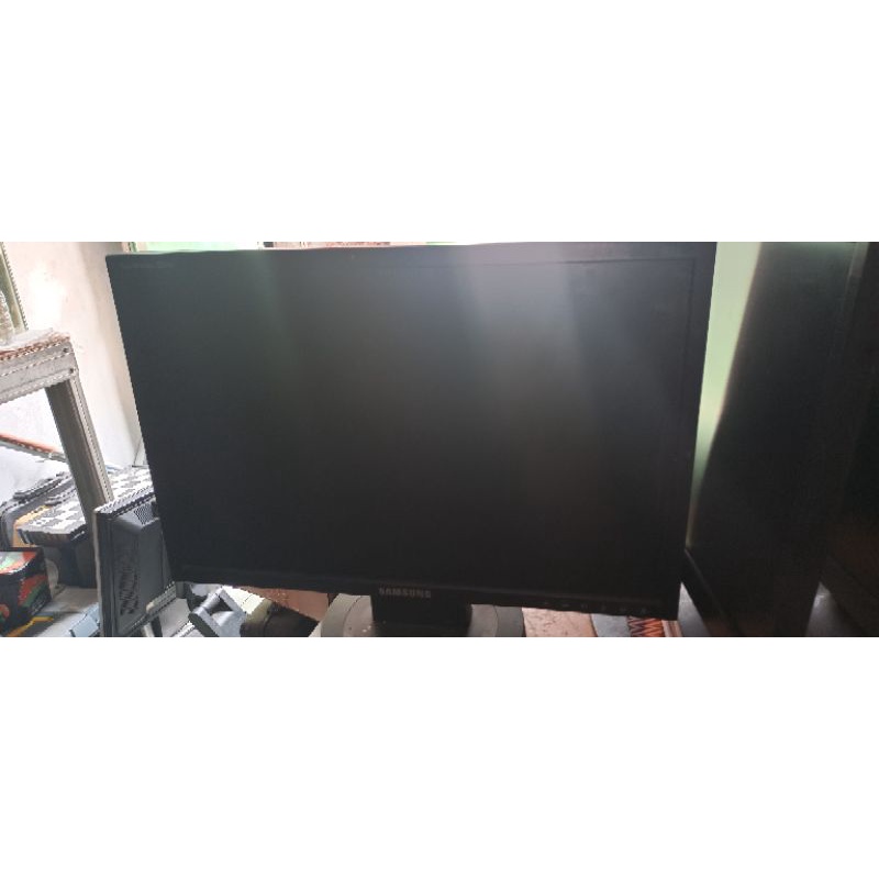 Monitor lcd Samsung 19 wide  power dan kabel