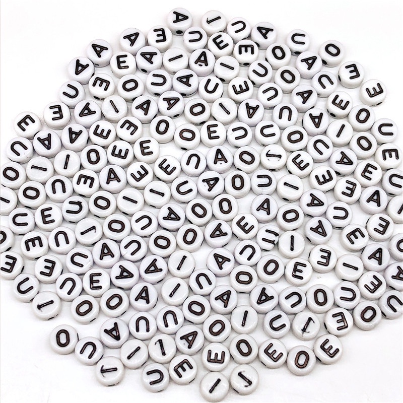 100pcs / lot 4x7mm Manik-Manik A-Z Glow in the dark 26 Huruf Untuk Perhiasan Gelang