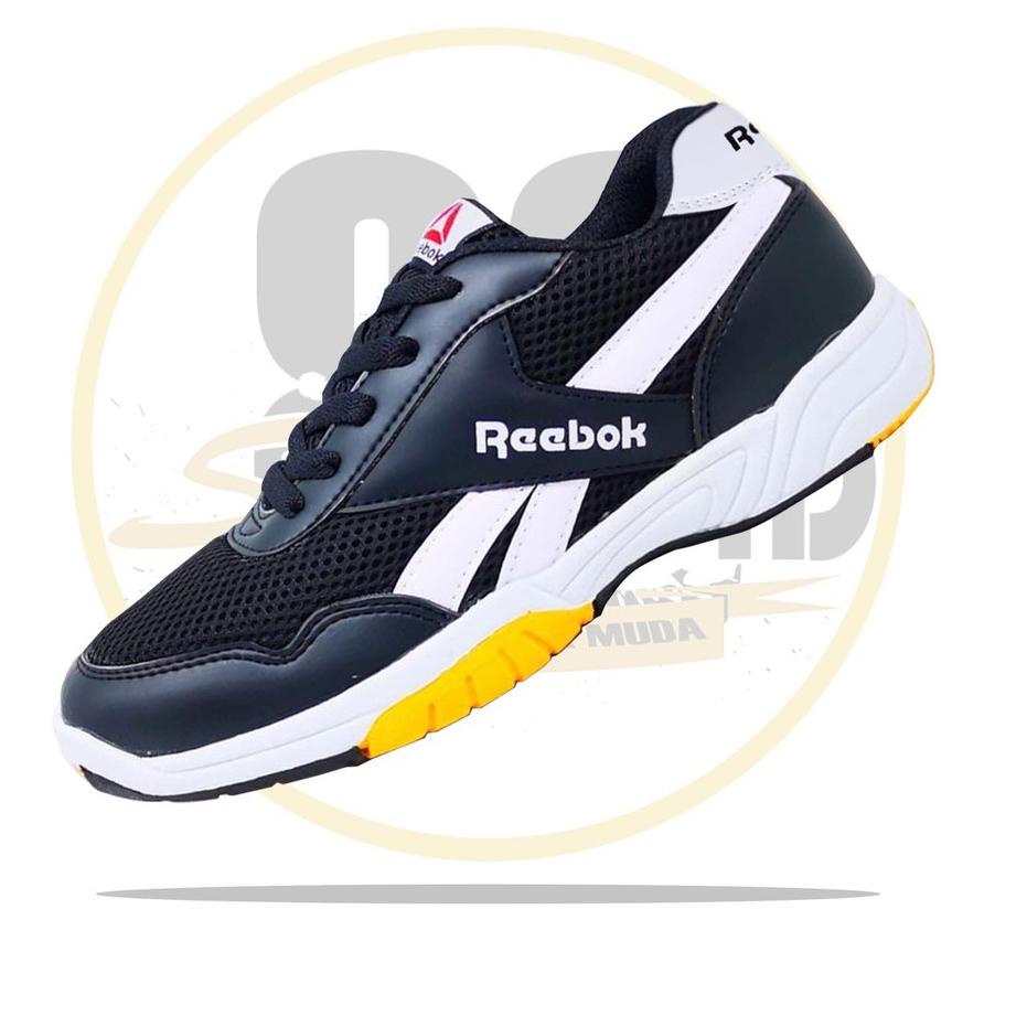 Big Sale Sepatu Olahraga Reebok Classic  Sepatu Badminton / Volly / Olahraga Warna Merah & Putih