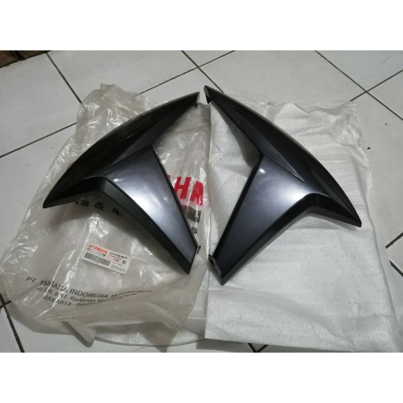 sayap luar tangki vixion new NVA asli abu abu gray