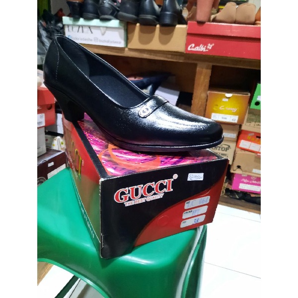 Sepatu vantopel kulit wanita merk gucci
