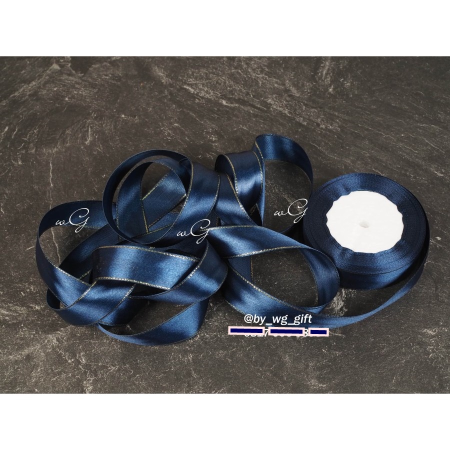 

Pita Satin Biru Tua List Emas; Lebar 2.5 cm; Panjang 25 yard