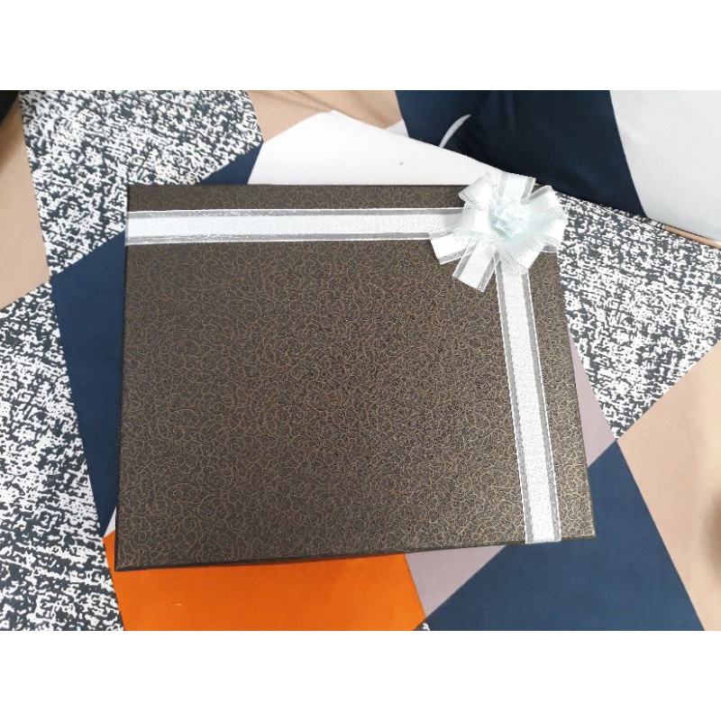 

Gift box handmade uk 30*25*7cm paperboard tebal
