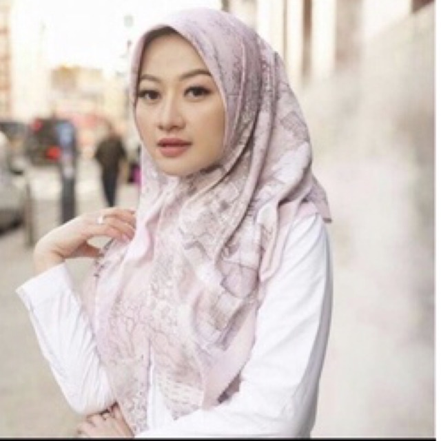 PRELOVED BUTTONSCARVES, RIA MIRANDA, WEARING KLAMBY, NADA PUSPITA SCARF