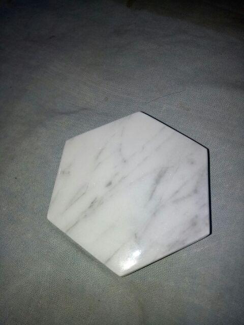 Carrara Hexagon Marble Coaster 10 Cm | Tatakan Gelas Marmer