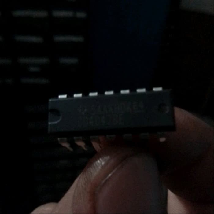 IC CD 4047 BE CD4047BE CD4047 BE