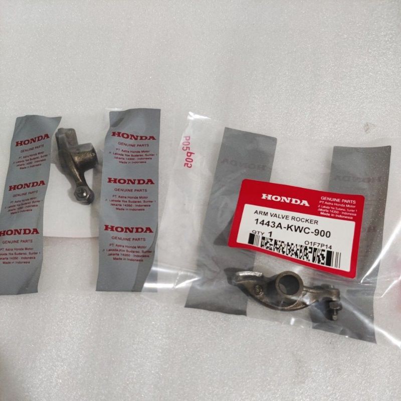 Templar pelatuk klep set Honda CS1 - CS 1 - CS one Ori sepasang 1443A-KWC-900