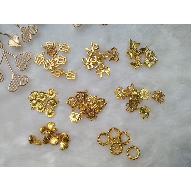 Charm ringan emas gold  mahkota pita kupu bunga kipas 30 pcs