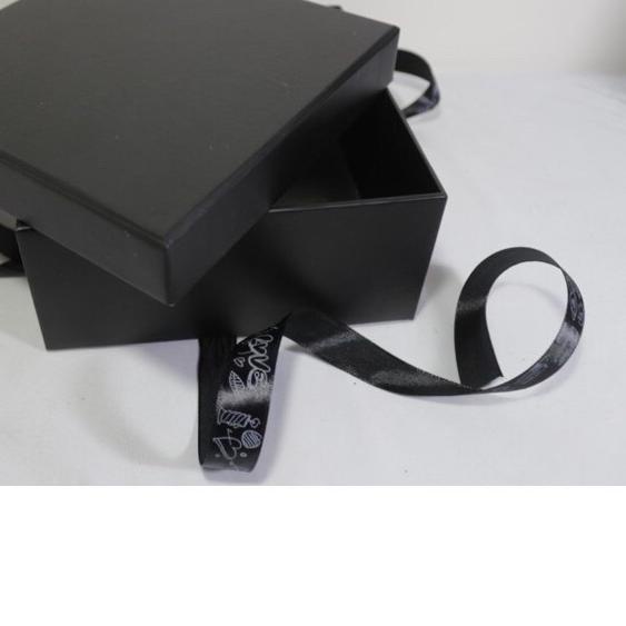 

♝ hardbox full black dengan pita black model party cocok untuk hampers, kado, gift ♞