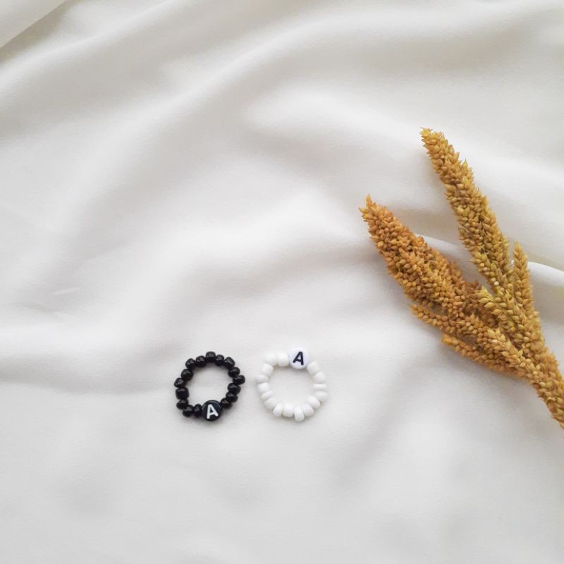 11.11 CINCIN MANIK INISIAL HURUF WARNA HITAM DAN PUTIH | CINCIN NAMA | CINCIN COUPLE SIMPEL BANDUNG