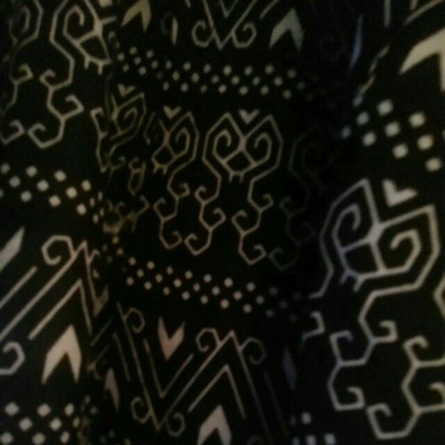 Kemeja Batik Pria Lengan Pendek Monochrome Semut