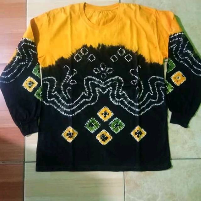 Kaos dan tunik sasirangan