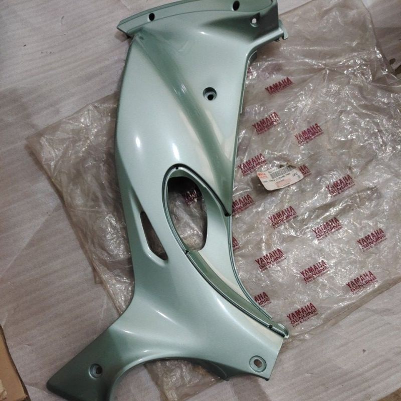 Tebeng Leksil legshield Cover Lower Sayap Dalam bagian Kiri Hijau Telur Asin (T105LM) PMS Yamaha Jup