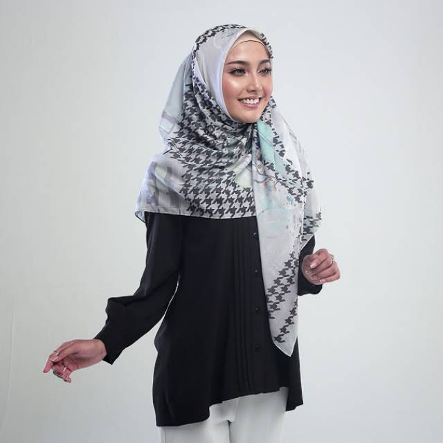 ZOYA YURA SCARF_KERUDUNG SEGIEMPAT MOTIF