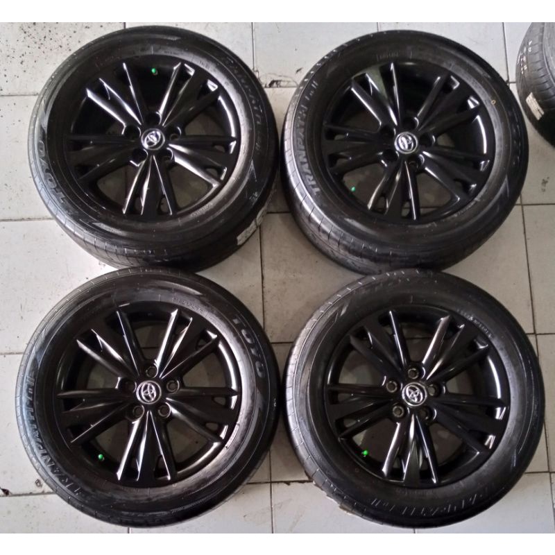 Velg Mobil Bekas Replika INNOVA VENTURER Ring 17x7 Pcd 5x114,3 + Ban Toyo 215 60 R17