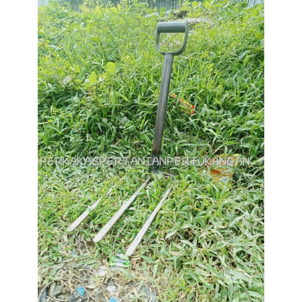 Lencek garpu tanah pertanian /garpu pipa/ garpu tanah injak,pertanian,bisa untuk nyangkul juga