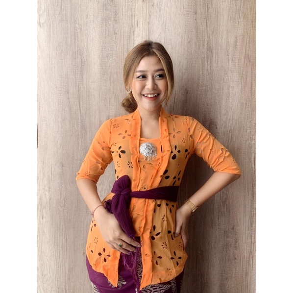 SALE Kebaya Jadi sutra crepe Syahrini M L XL XXL-Oren labu