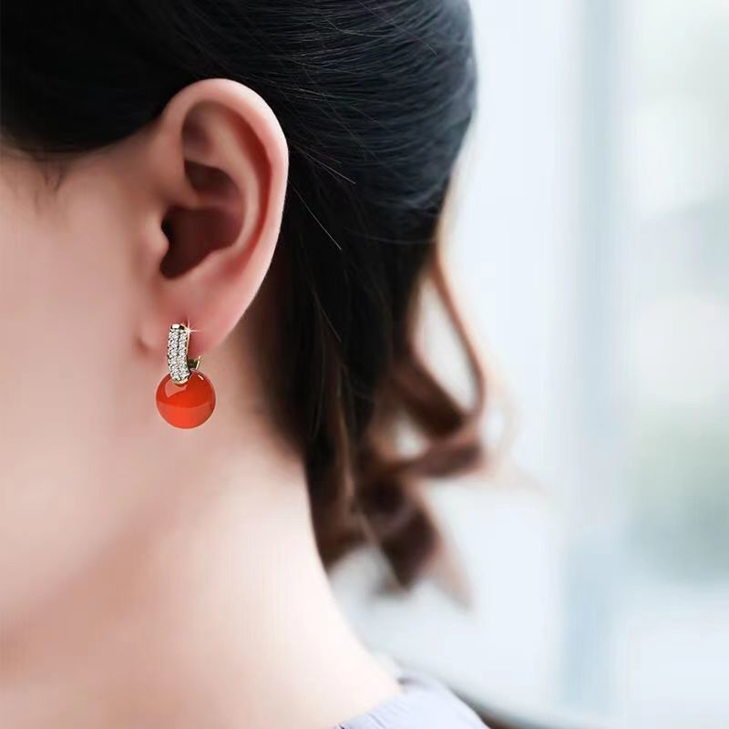 Anting Bahan Titanium Steel Aksen Mutiara Warna Merah Gaya Vintage Korea