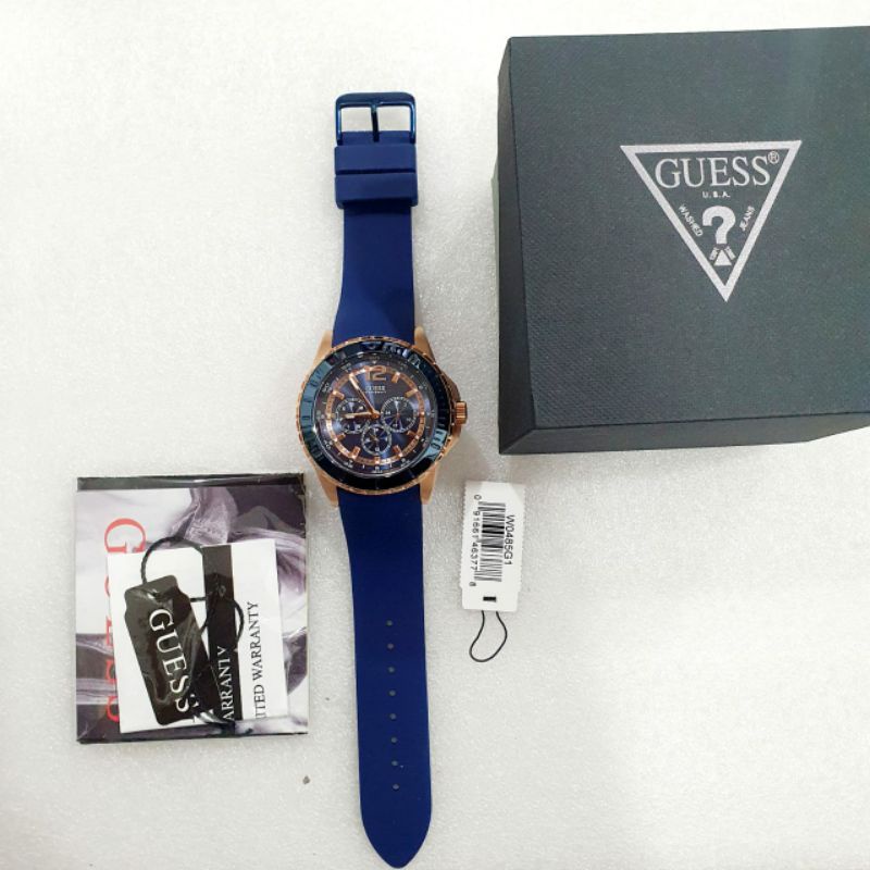 GUESS W0485G1