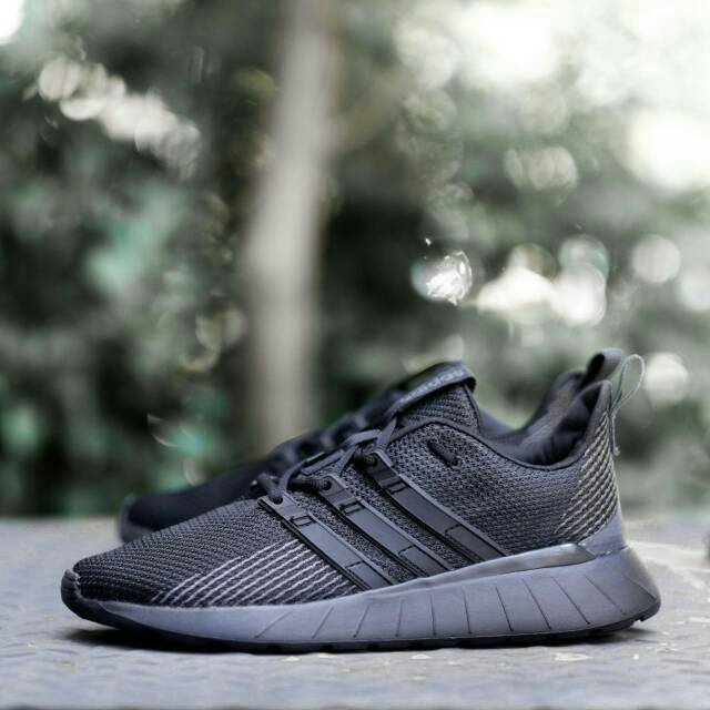 sepatu adidas questar flow