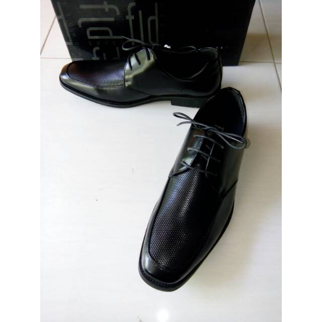 Sepatu Pria / Cowok Tali Fladeo Ori Size 40