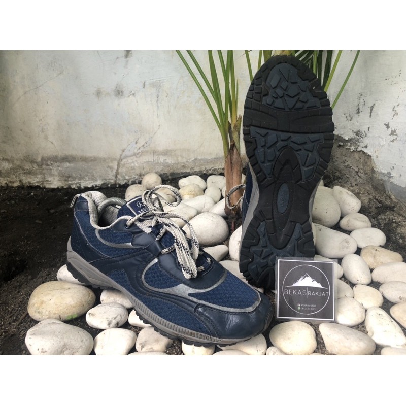 SEPATU GUNUNG LEISURE TIME