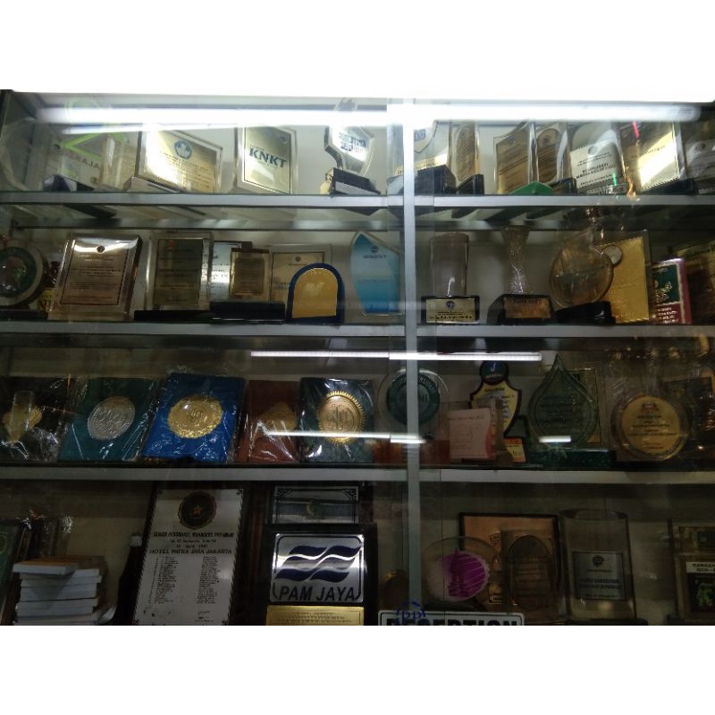 

TERLARIS!!! PLAKAT AKRILIK + BOX, PLAKAT PIAGAM PENGHARGAAN, KADO WISUDA, CINDERA MATA